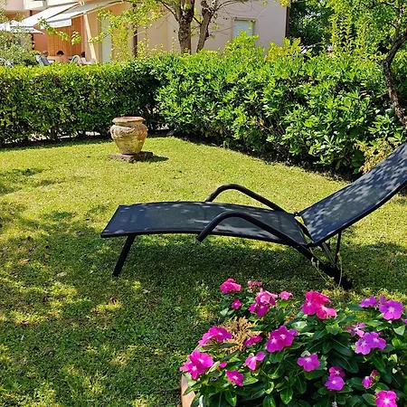 Daire Pool, Private Garden And In The Center