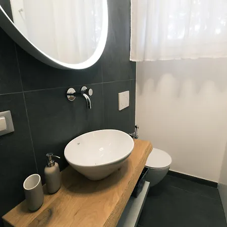 Pool, Private Garden And In The Center Daire Lido di Jesolo