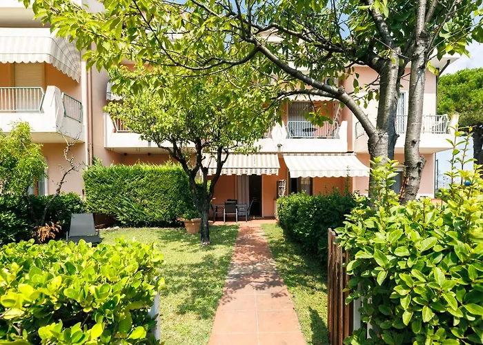 Pool, Private Garden And In The Center Апартаменты